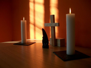 Altar im Saal der ESG